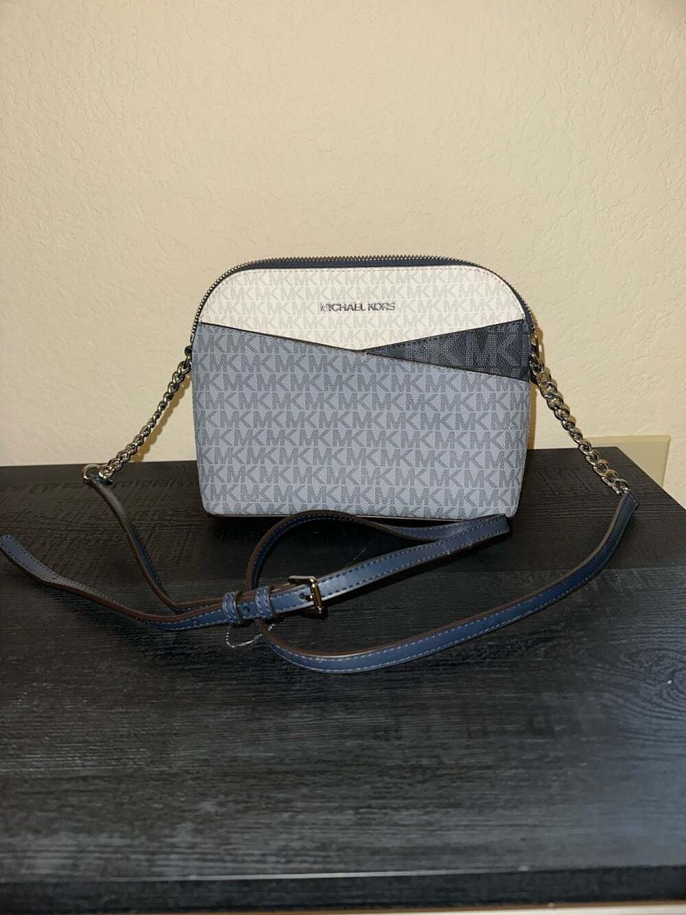 Michael Kors Women's Jet Set Travel Medium Signature Logo Dome Crossbody Bag (Ad